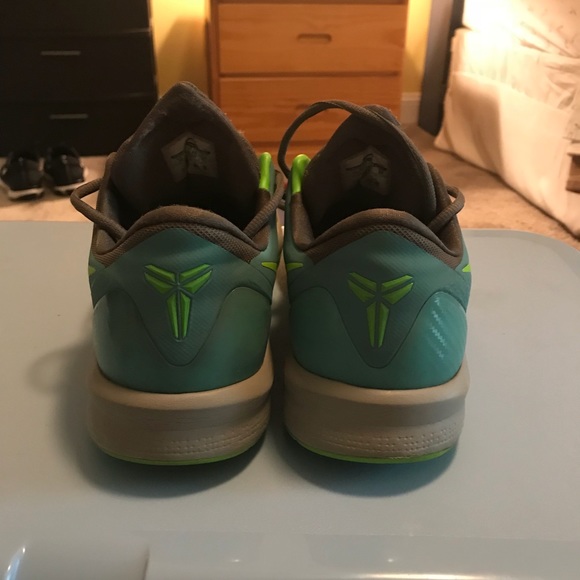 Kobe basketball shoes - Picture 4 of 4